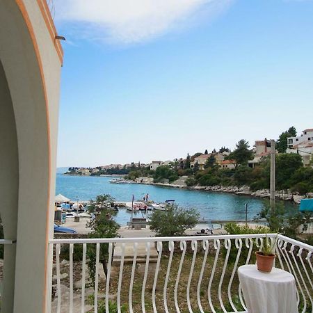 Apartmani Laura Traù Esterno foto