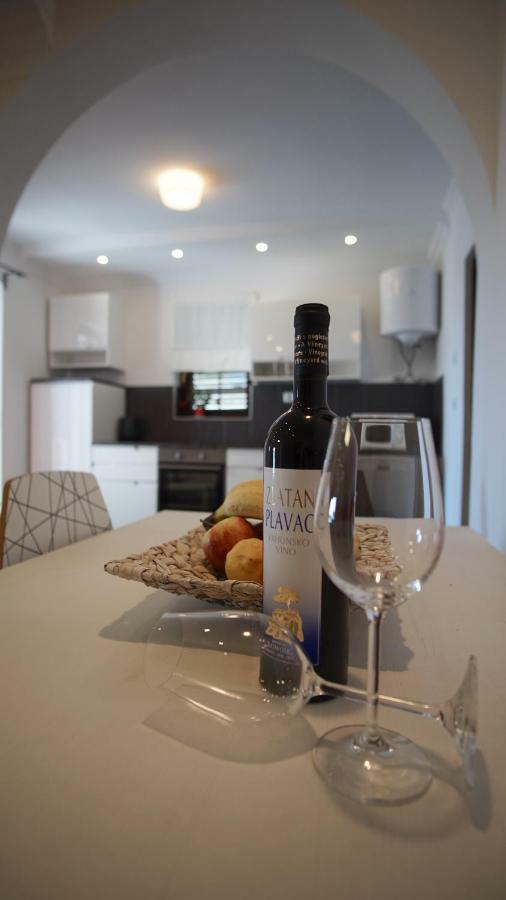 Apartmani Laura Traù Esterno foto