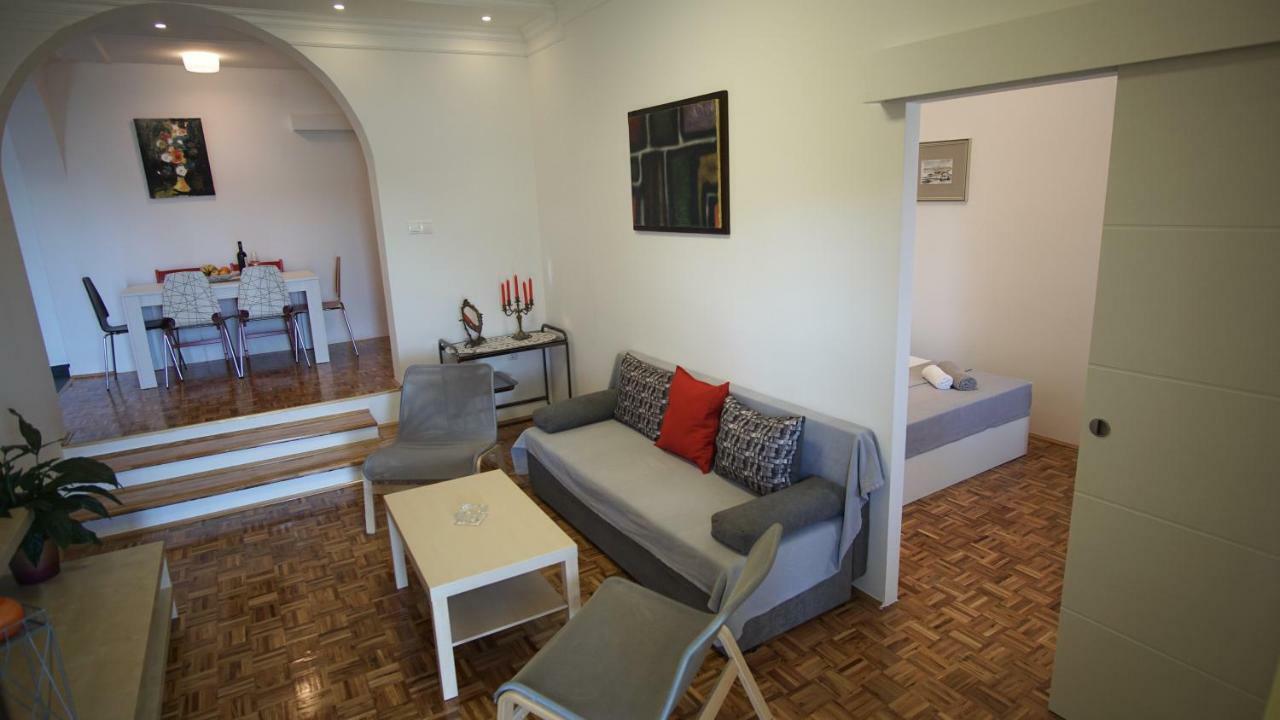 Apartmani Laura Traù Esterno foto
