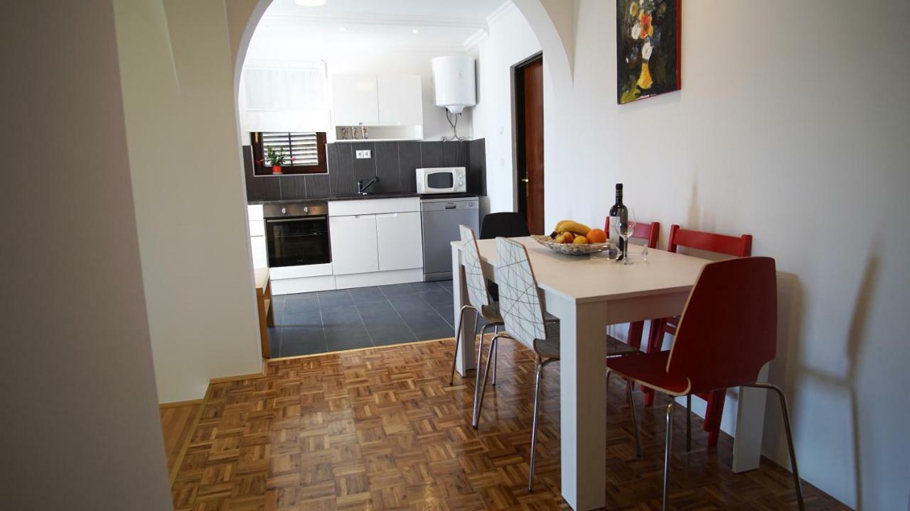 Apartmani Laura Traù Esterno foto