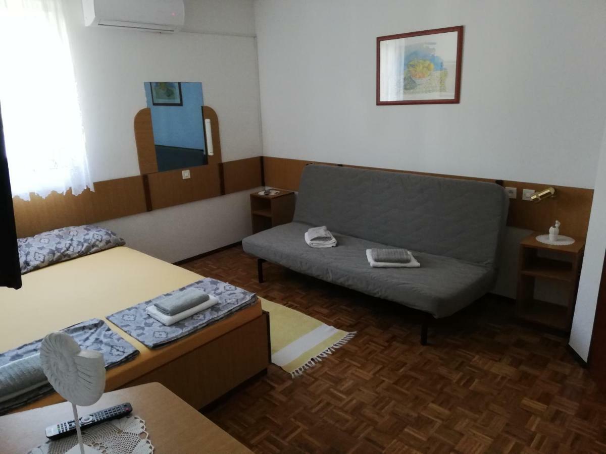 Apartmani Laura Traù Esterno foto