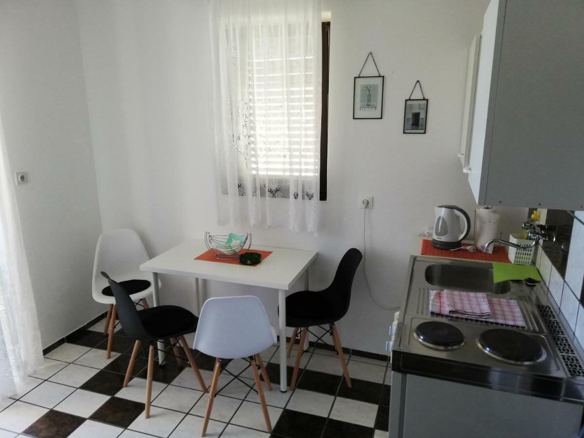 Apartmani Laura Traù Esterno foto