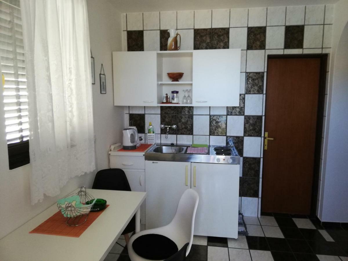 Apartmani Laura Traù Esterno foto