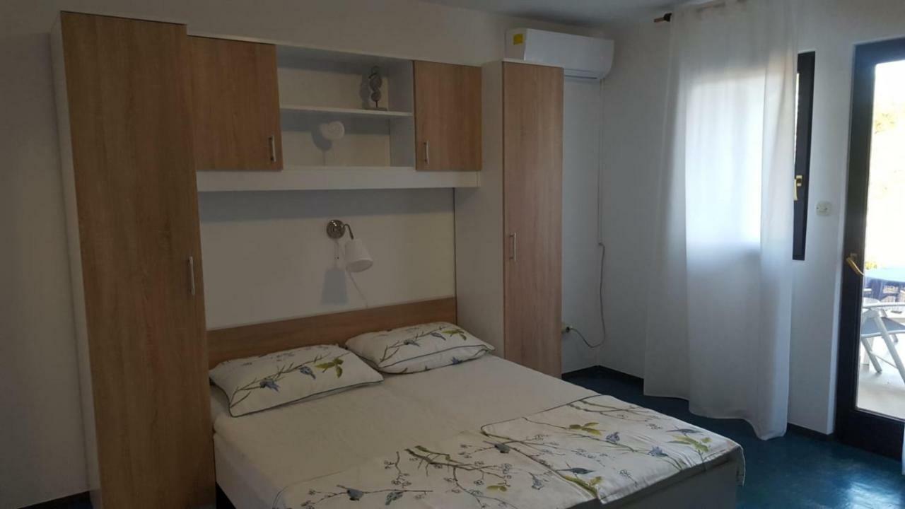 Apartmani Laura Traù Esterno foto