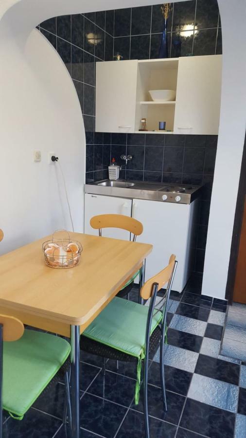 Apartmani Laura Traù Esterno foto