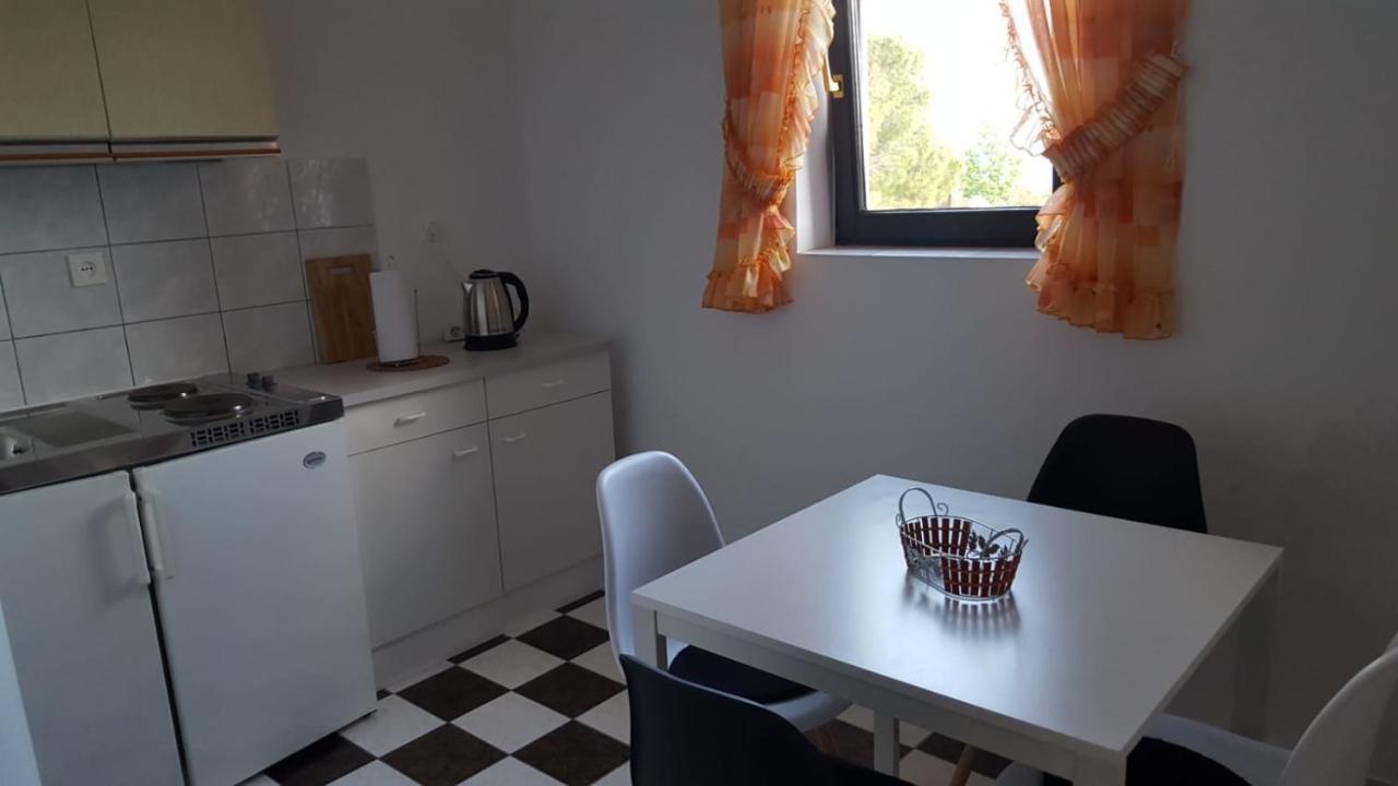 Apartmani Laura Traù Esterno foto