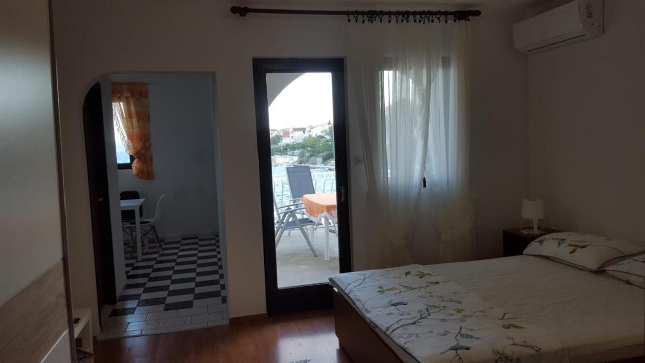 Apartmani Laura Traù Esterno foto